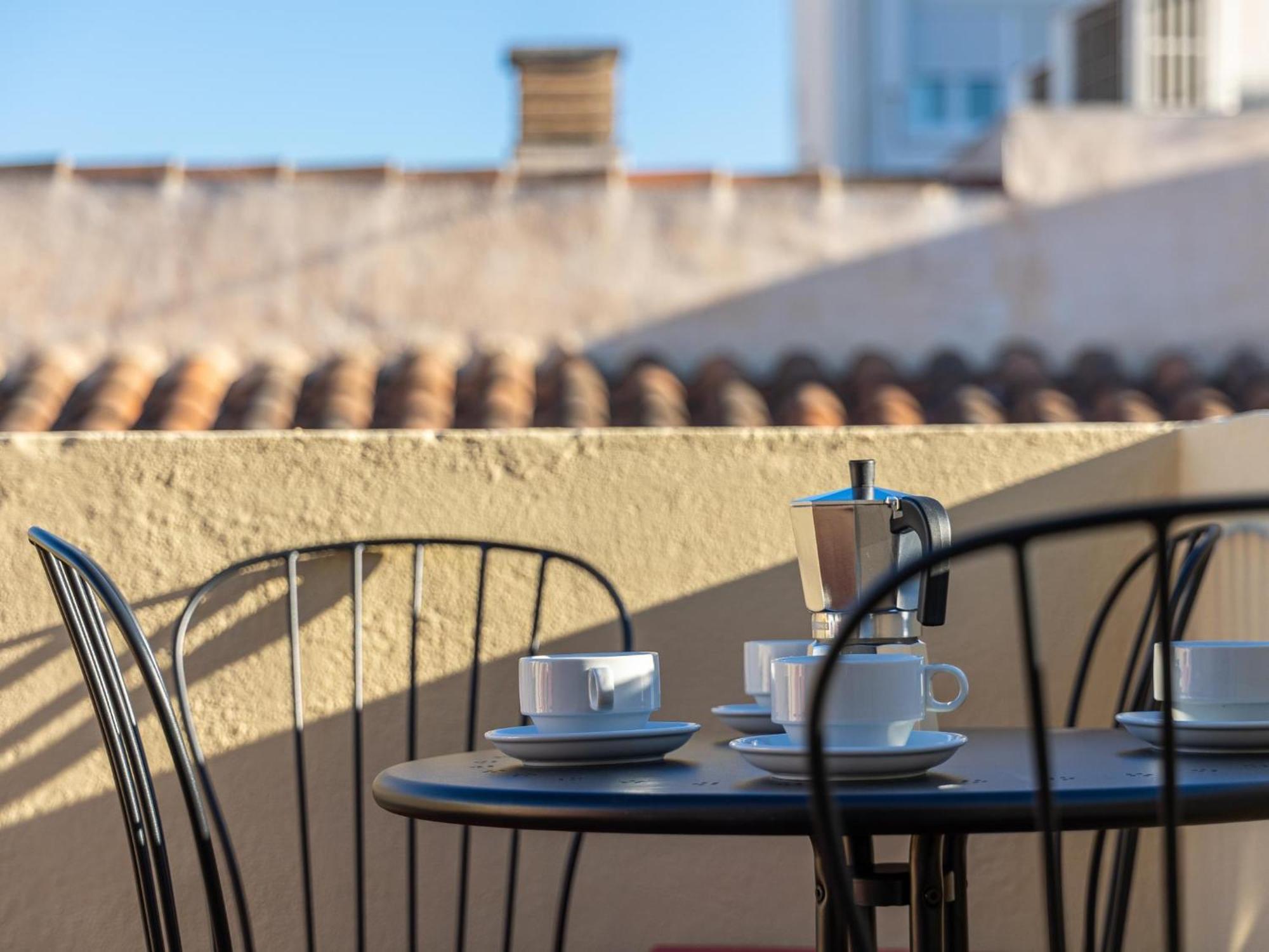 H2M Lazcano With Sunny Terrace In Old Town Malaga Bagian luar foto